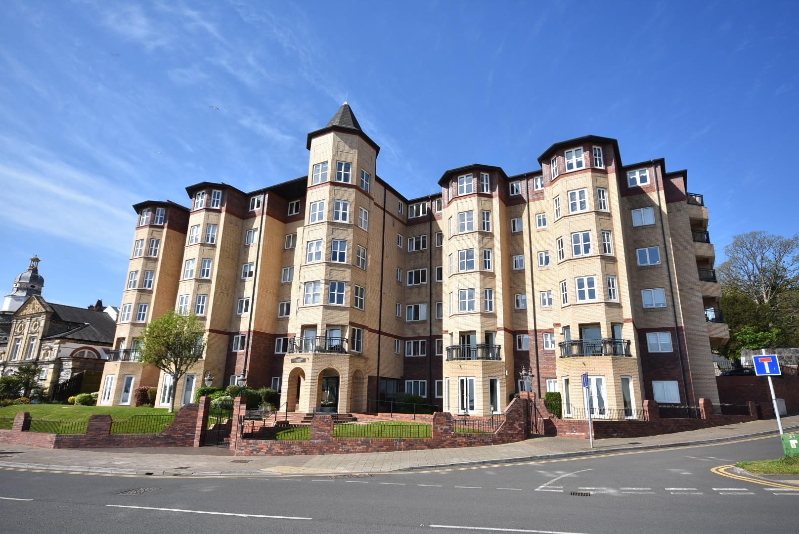 30 Alexandra Court, The Esplanade, Penarth, CF64 3LA